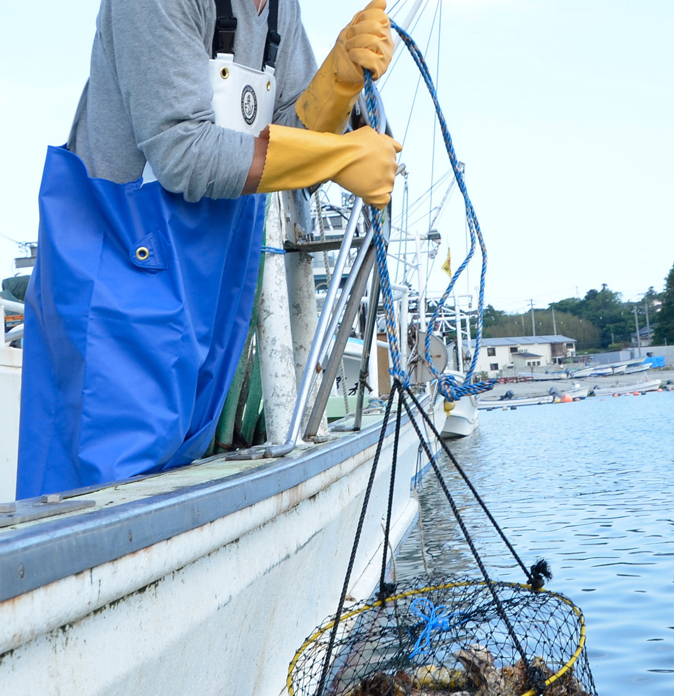 Chemical-Resistant Rubber-Coated Gloves with Enhanced Grip and Durability